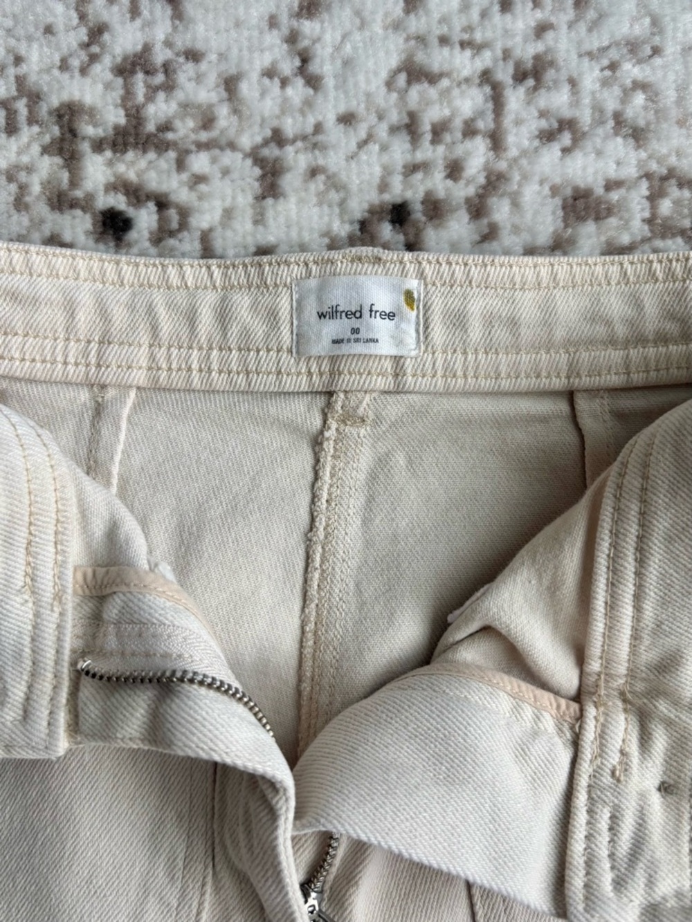 Wilfred Free Aritzia Off-White/Cream Modern Utility Mid-Rise Jean Pants - Picture 2 of 11